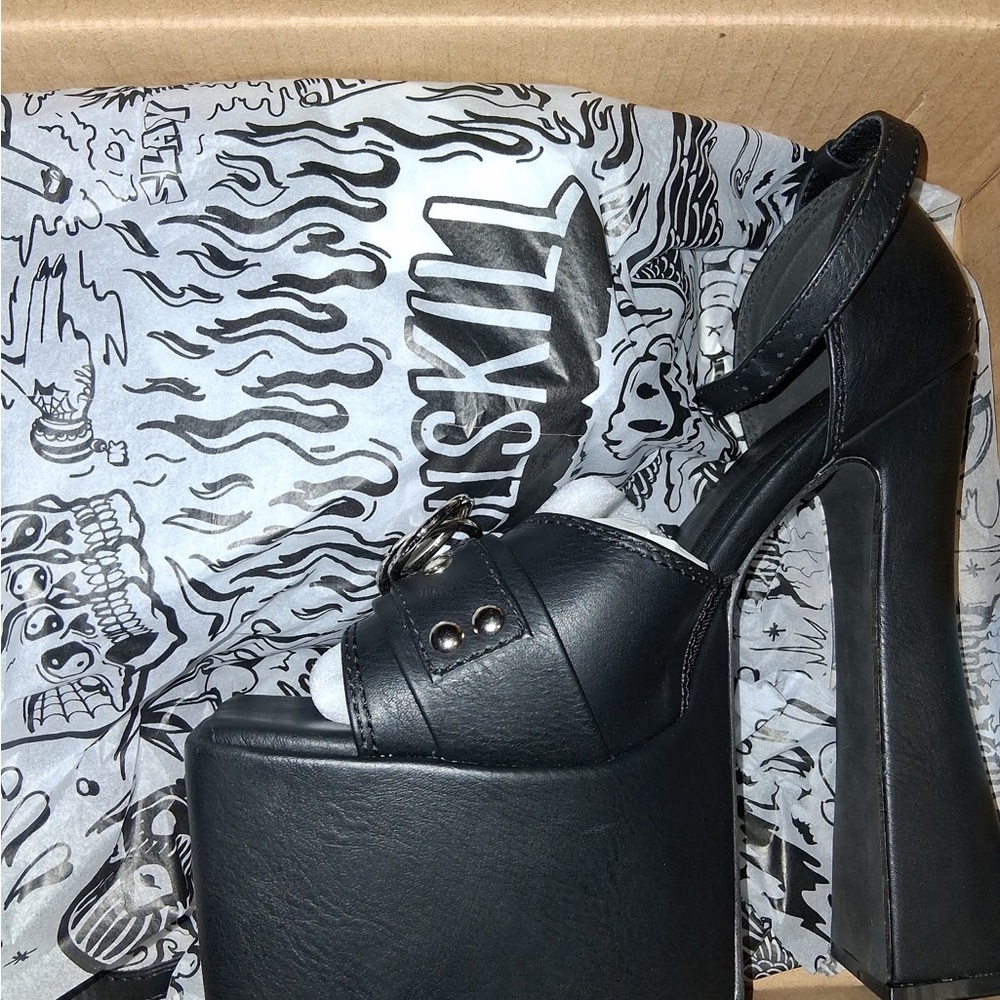 Current Mood Black Platform Sandals